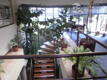 Casa en Venta en MONSEÑOR CARLOS CASANUEVA CON EL COMENDADOR 5D + 6B