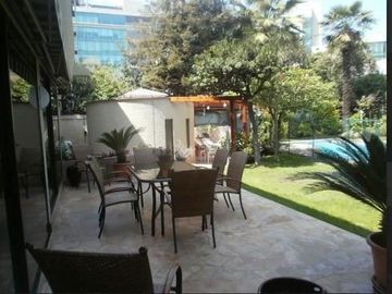 Casa en Venta en MONSEÑOR CARLOS CASANUEVA CON EL COMENDADOR 5D + 6B