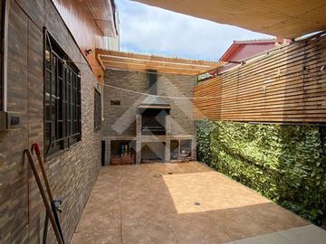 Casa en Venta en Avenida Teniente Cruz