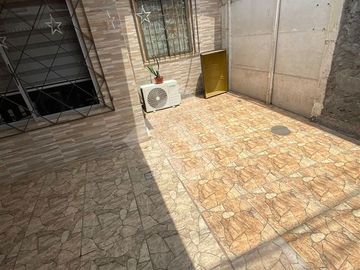Casa en Venta en Avenida Teniente Cruz