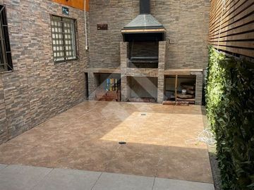 Casa en Venta en Avenida Teniente Cruz