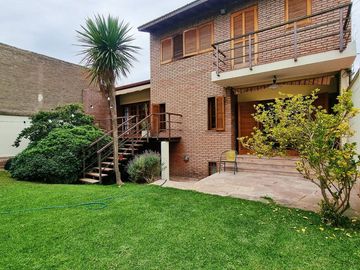 CASA 6 AMBIENTES EN EL CORAZÓN DE LA SEXTA SECCIÓN