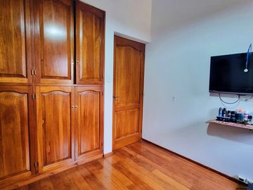 CASA 6 AMBIENTES EN EL CORAZÓN DE LA SEXTA SECCIÓN
