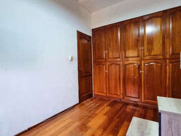 CASA 6 AMBIENTES EN EL CORAZÓN DE LA SEXTA SECCIÓN