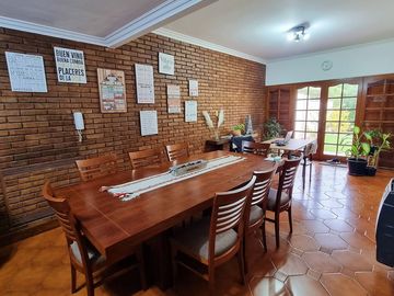CASA 6 AMBIENTES EN EL CORAZÓN DE LA SEXTA SECCIÓN