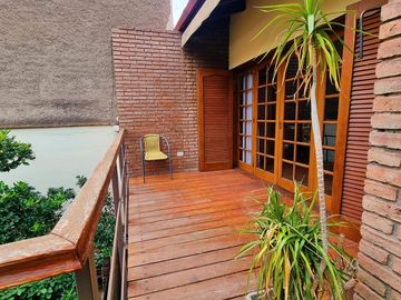 CASA 6 AMBIENTES EN EL CORAZÓN DE LA SEXTA SECCIÓN
