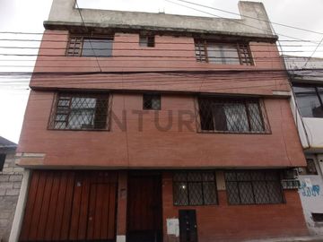 De Venta Casa Rentera en la Ciudadela Ibarra-Barrio 2 de Febrero