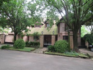 Casa en venta 5 dormitorios. La Horqueta. San Isidro.