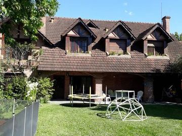 Casa en venta 5 dormitorios. La Horqueta. San Isidro.