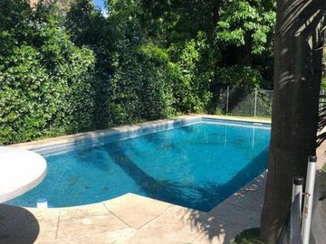 Casa en venta 5 dormitorios. La Horqueta. San Isidro.