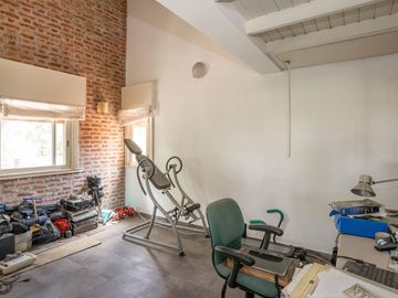 CASA EN VENTA EN LAS LOMAS DE SAN ISIDRO CON GRAN TERRENO