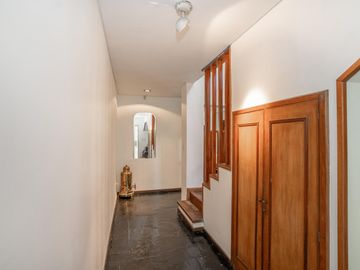 CASA EN VENTA EN LAS LOMAS DE SAN ISIDRO CON GRAN TERRENO