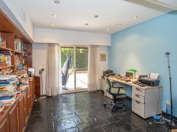 CASA EN VENTA EN LAS LOMAS DE SAN ISIDRO CON GRAN TERRENO