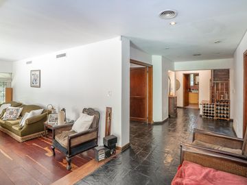 CASA EN VENTA EN LAS LOMAS DE SAN ISIDRO CON GRAN TERRENO