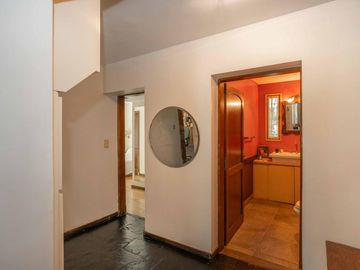 CASA EN VENTA EN LAS LOMAS DE SAN ISIDRO CON GRAN TERRENO