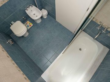 CASA EN VENTA EN LAS LOMAS DE SAN ISIDRO CON GRAN TERRENO