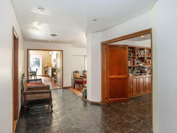 CASA EN VENTA EN LAS LOMAS DE SAN ISIDRO CON GRAN TERRENO