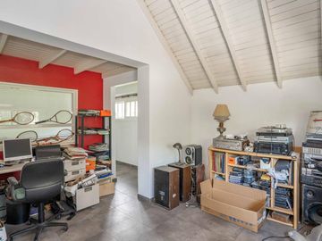 CASA EN VENTA EN LAS LOMAS DE SAN ISIDRO CON GRAN TERRENO