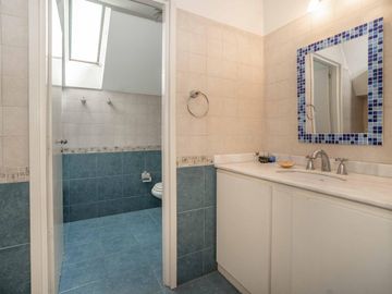 CASA EN VENTA EN LAS LOMAS DE SAN ISIDRO CON GRAN TERRENO