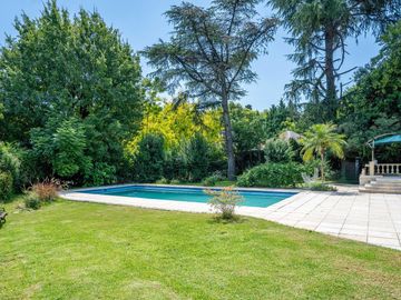 CASA EN VENTA EN LAS LOMAS DE SAN ISIDRO CON GRAN TERRENO
