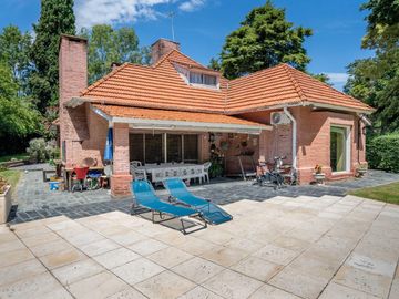 CASA EN VENTA EN LAS LOMAS DE SAN ISIDRO CON GRAN TERRENO