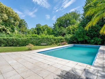 CASA EN VENTA EN LAS LOMAS DE SAN ISIDRO CON GRAN TERRENO