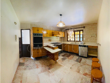 Casa sola con alberca en venta en Lomas de Cortes Cuernavaca, Morelos