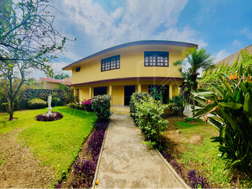 Casa sola con alberca en venta en Lomas de Cortes Cuernavaca, Morelos