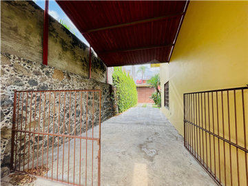 Casa sola con alberca en venta en Lomas de Cortes Cuernavaca, Morelos