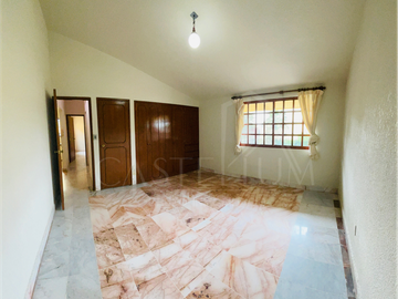 Casa sola con alberca en venta en Lomas de Cortes Cuernavaca, Morelos