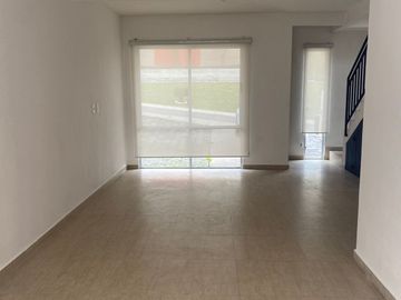 RENTÓ CASA EN COLINA ESMERALDA