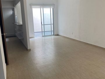 RENTÓ CASA EN COLINA ESMERALDA