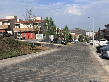 RENTÓ CASA EN COLINA ESMERALDA