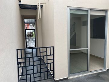 RENTÓ CASA EN COLINA ESMERALDA