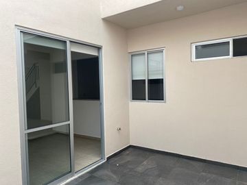 RENTÓ CASA EN COLINA ESMERALDA