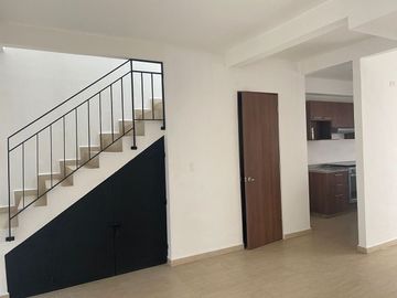 RENTÓ CASA EN COLINA ESMERALDA