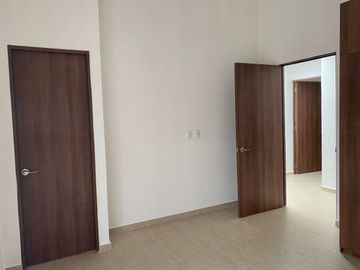 RENTÓ CASA EN COLINA ESMERALDA