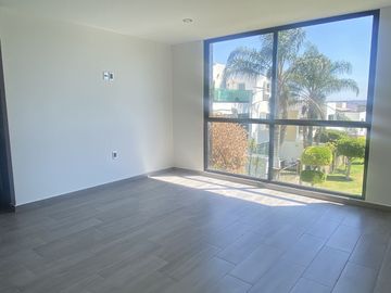 ESPECTACULAR CASA JUNTO A ÁREA VERDE, EXCELENTES VISTAS EN LOMAS II