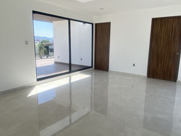 ESPECTACULAR CASA JUNTO A ÁREA VERDE, EXCELENTES VISTAS EN LOMAS II