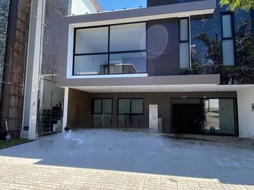 ESPECTACULAR CASA JUNTO A ÁREA VERDE, EXCELENTES VISTAS EN LOMAS II