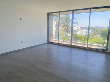 ESPECTACULAR CASA JUNTO A ÁREA VERDE, EXCELENTES VISTAS EN LOMAS II