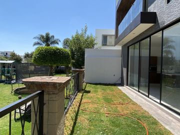 ESPECTACULAR CASA JUNTO A ÁREA VERDE, EXCELENTES VISTAS EN LOMAS II