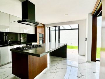 CASA EN VENTA EN GRAN RESERVA LOMAS DE ANGELÓPOLIS