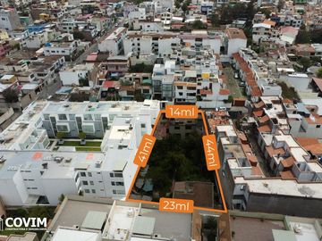 Casa como terreno en Venta en Yanahuara - Cerca del Club Internacional