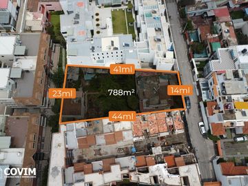 Casa como terreno en Venta en Yanahuara - Cerca del Club Internacional