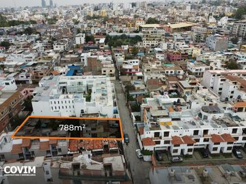 Casa como terreno en Venta en Yanahuara - Cerca del Club Internacional