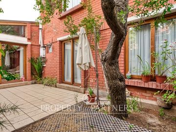 Casa en pasaje cerrado, excelente ubicación. Venta La Reina