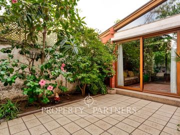 Casa en pasaje cerrado, excelente ubicación. Venta La Reina