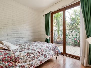 Casa en pasaje cerrado, excelente ubicación. Venta La Reina