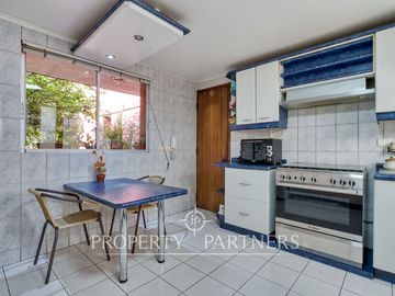 Casa en pasaje cerrado, excelente ubicación. Venta La Reina